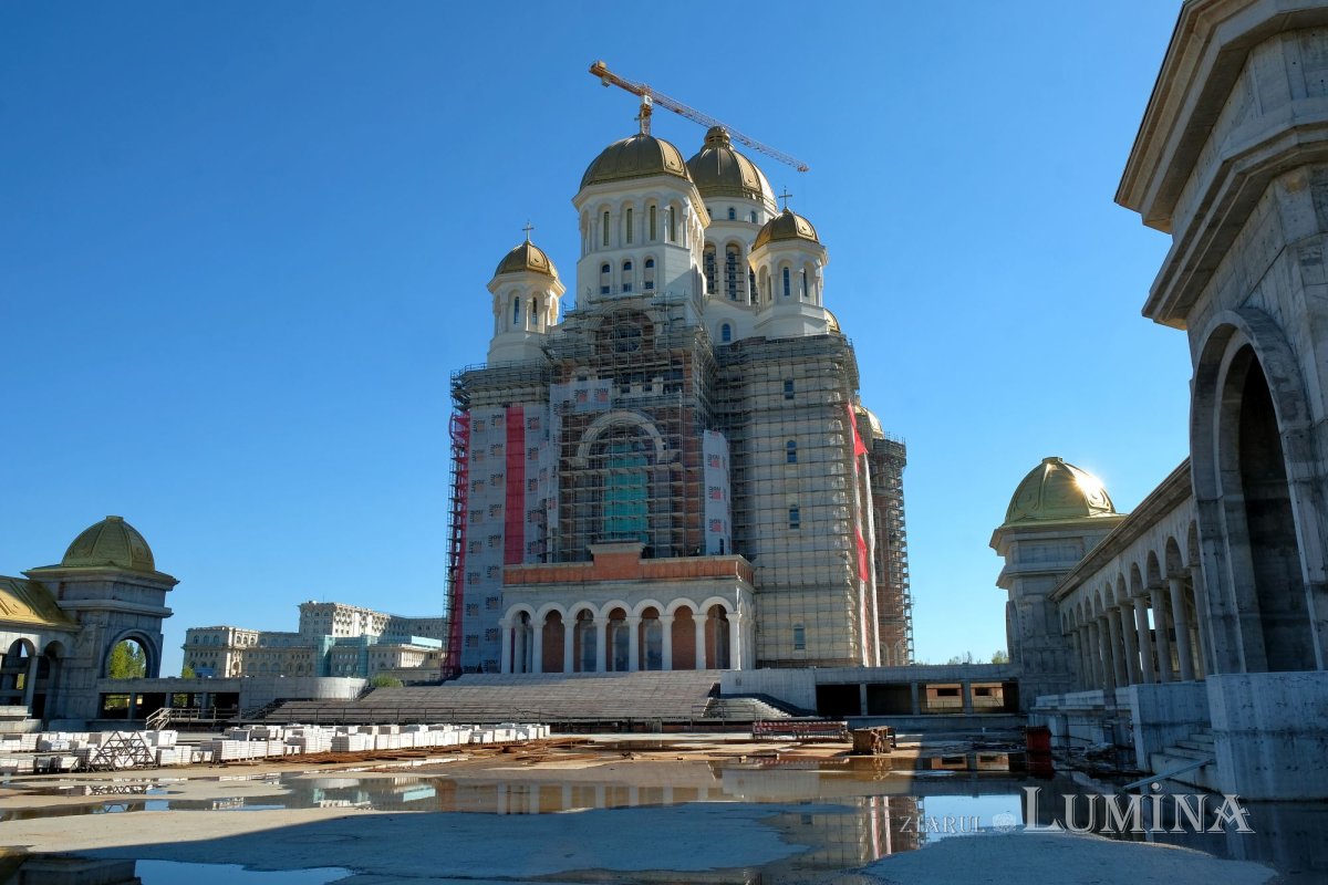 Catedrala Mântuirii Neamului la început de toamnă  227763