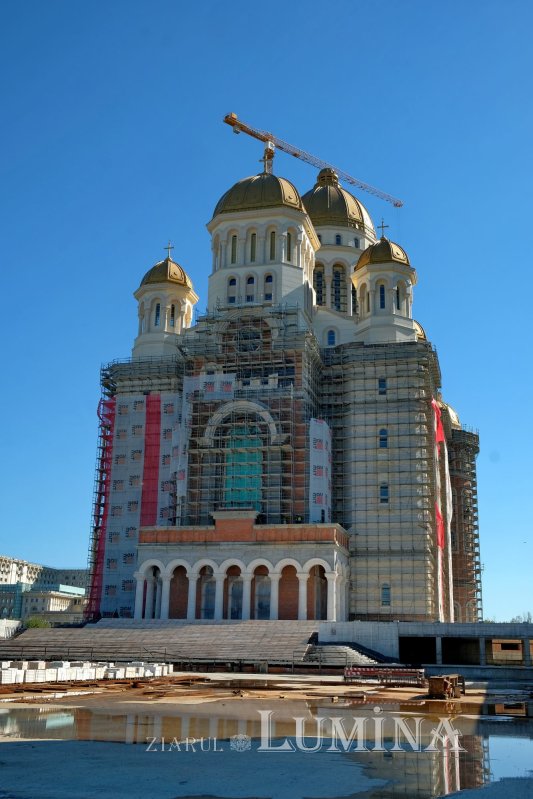 Catedrala Mântuirii Neamului la început de toamnă  227764