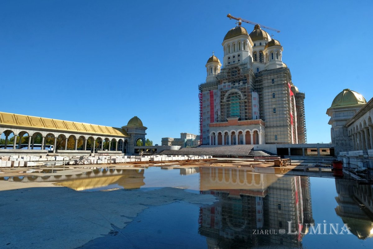 Catedrala Mântuirii Neamului la început de toamnă  227765