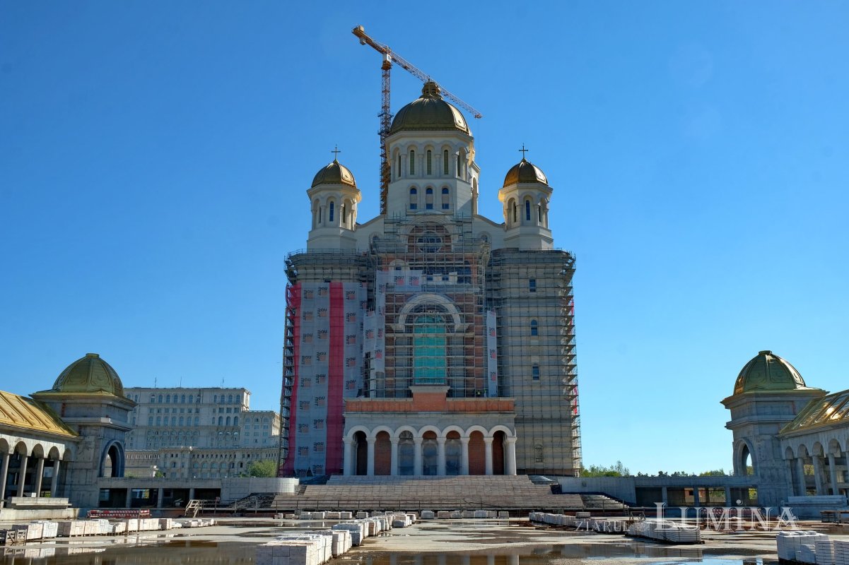 Catedrala Mântuirii Neamului la început de toamnă  227766