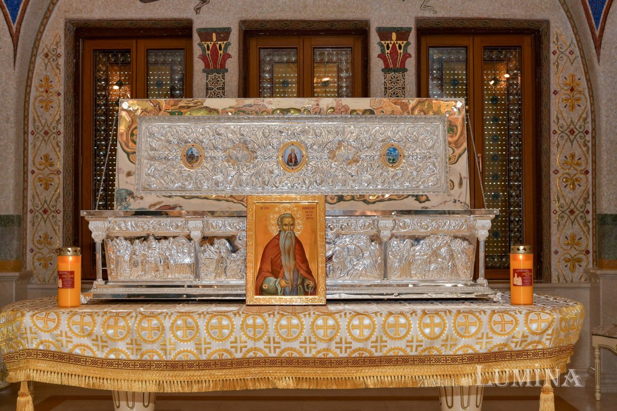 Raclă nouă pentru Mănăstirea Negru Vodă sfințită de Patriarhul României 227771