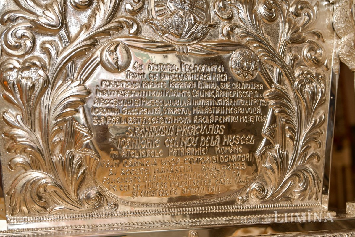 Raclă nouă pentru Mănăstirea Negru Vodă sfințită de Patriarhul României 227772