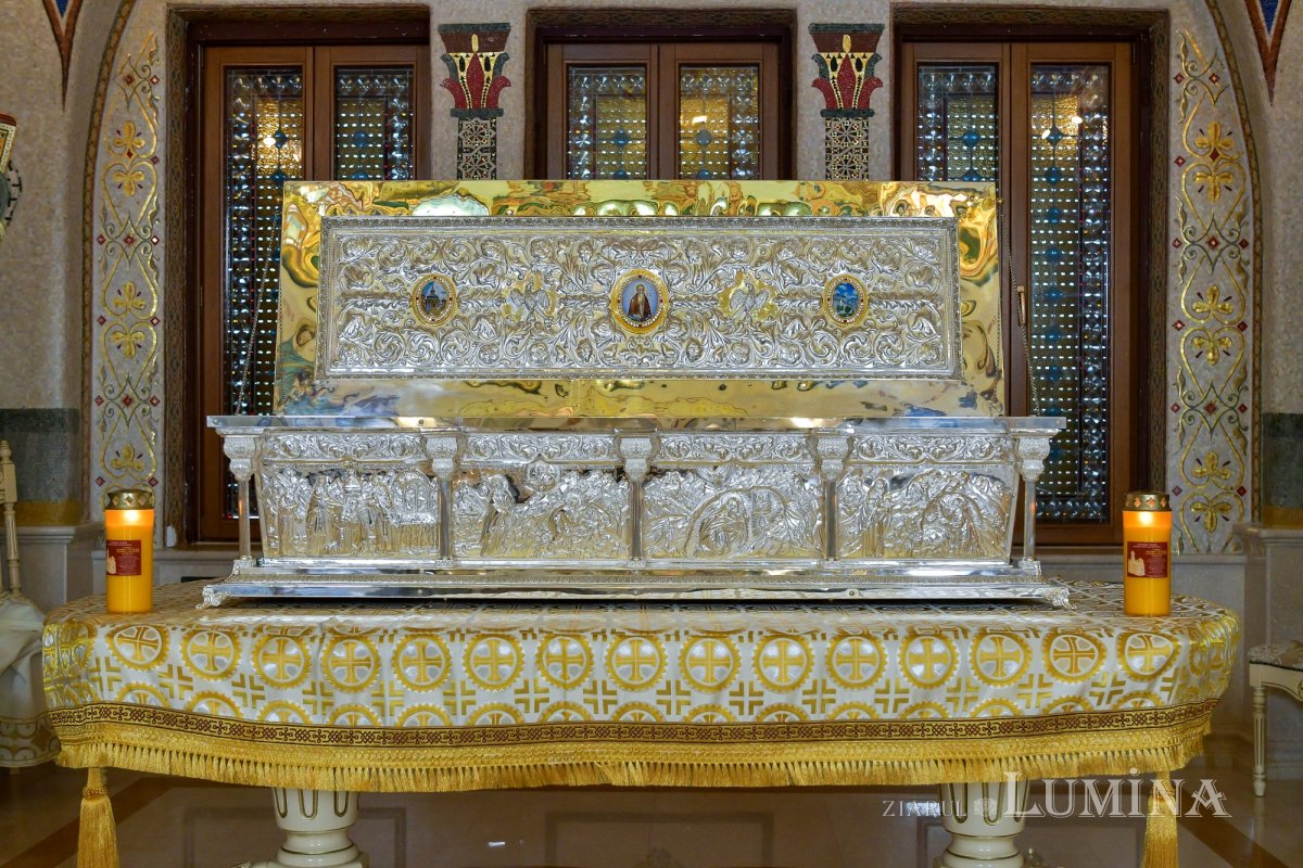 Raclă nouă pentru Mănăstirea Negru Vodă sfințită de Patriarhul României 227776