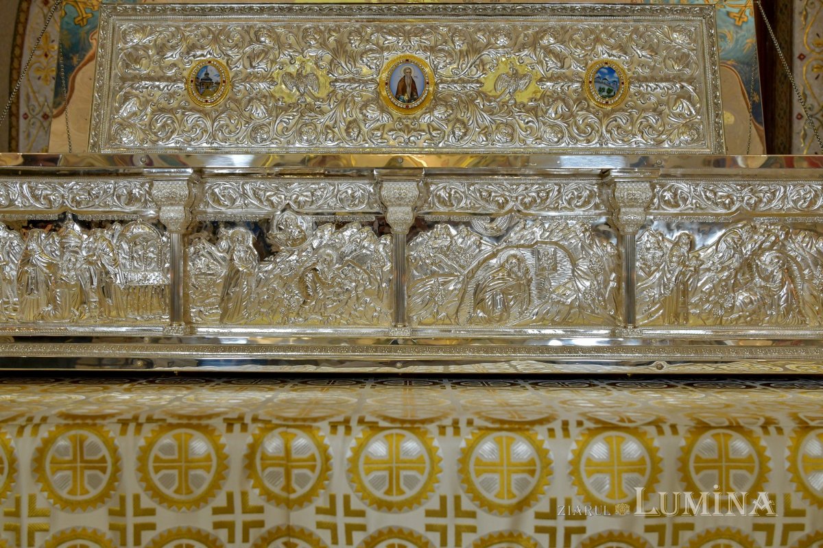 Raclă nouă pentru Mănăstirea Negru Vodă sfințită de Patriarhul României 227777