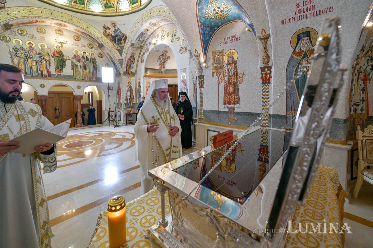 Raclă nouă pentru Mănăstirea Negru Vodă sfințită de Patriarhul României 227780