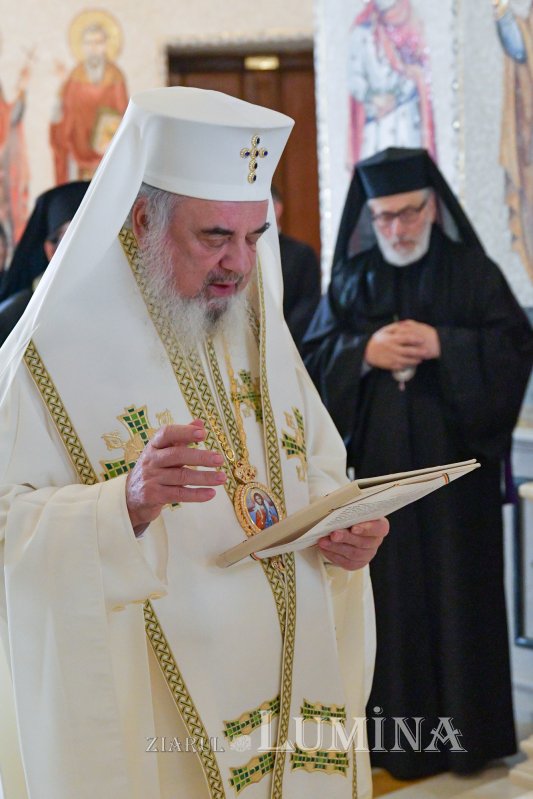 Raclă nouă pentru Mănăstirea Negru Vodă sfințită de Patriarhul României 227791