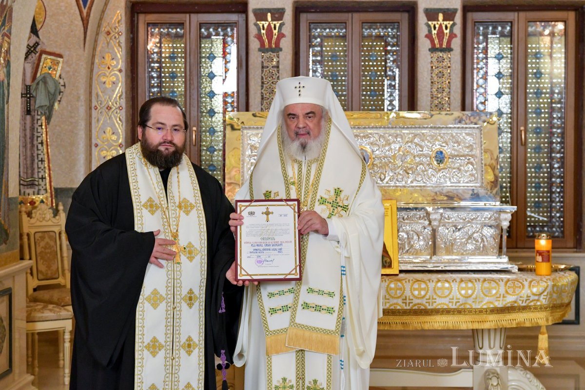 Raclă nouă pentru Mănăstirea Negru Vodă sfințită de Patriarhul României 227798