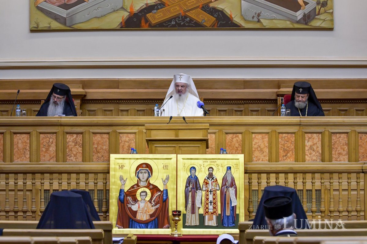 Membrii Sfântului Sinod s-au reunit în ședință de lucru la Palatul Patriarhiei 227956