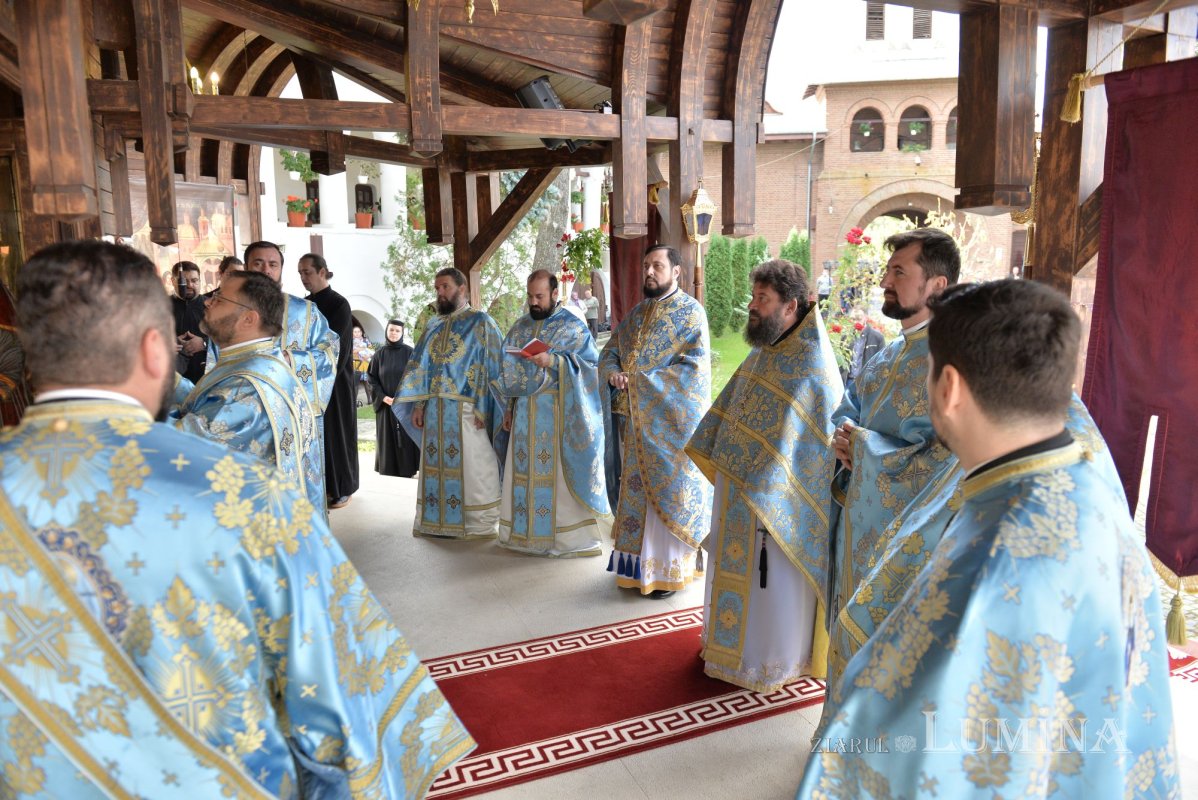 Hramul Altarului de vară al Mănăstirii Plumbuita 228191