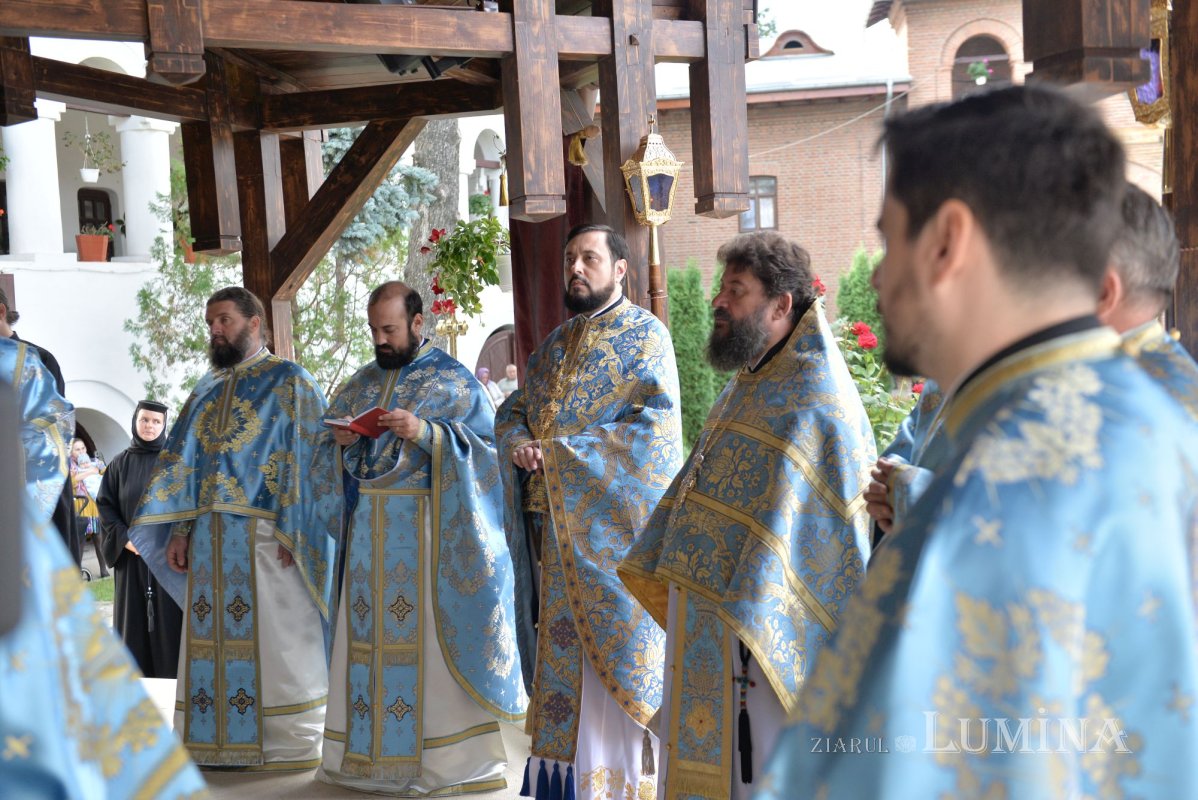 Hramul Altarului de vară al Mănăstirii Plumbuita 228192