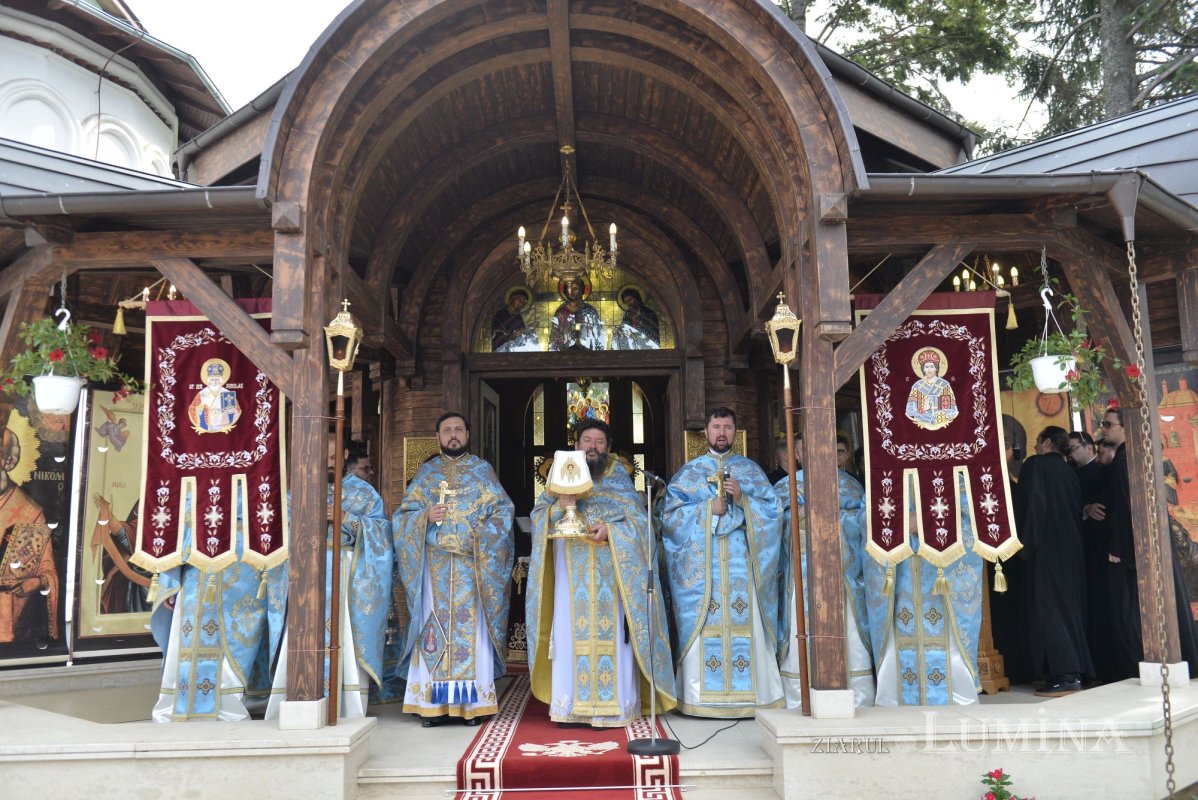 Hramul Altarului de vară al Mănăstirii Plumbuita 228194