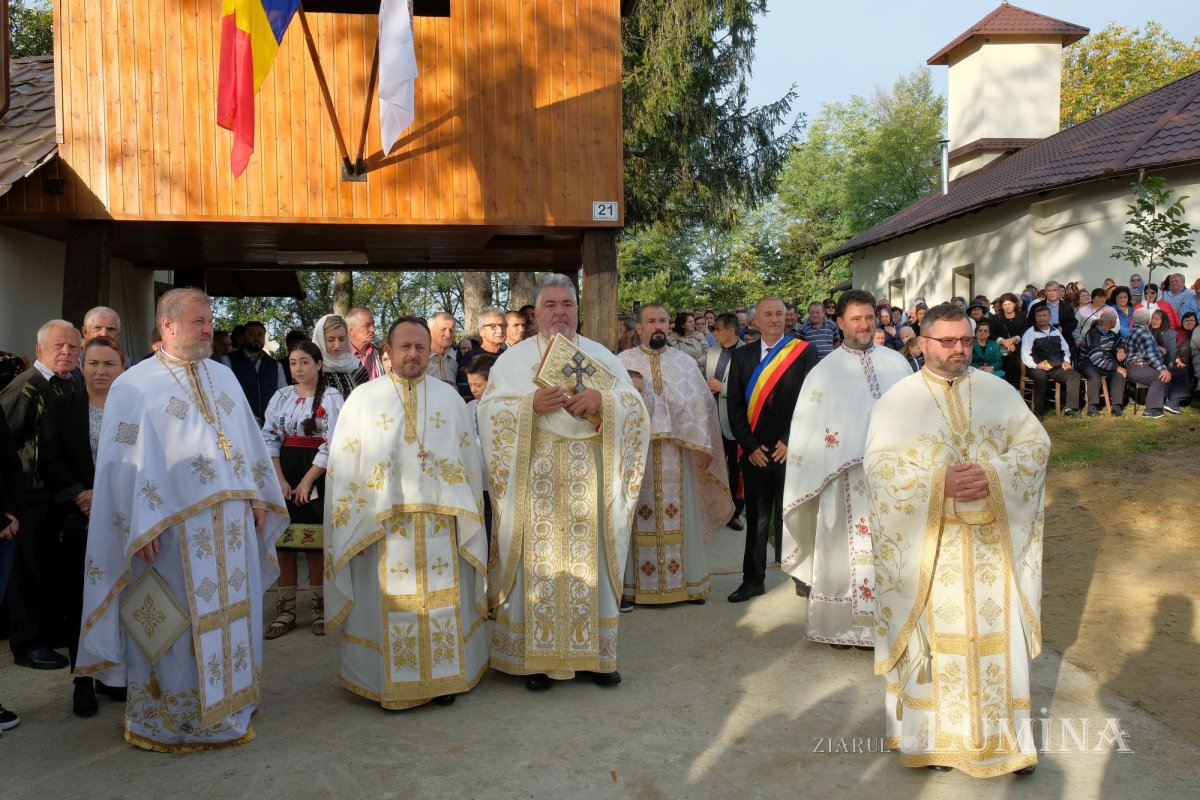 Veșmânt de har pentru o biserică prahoveană reînnoită 228207