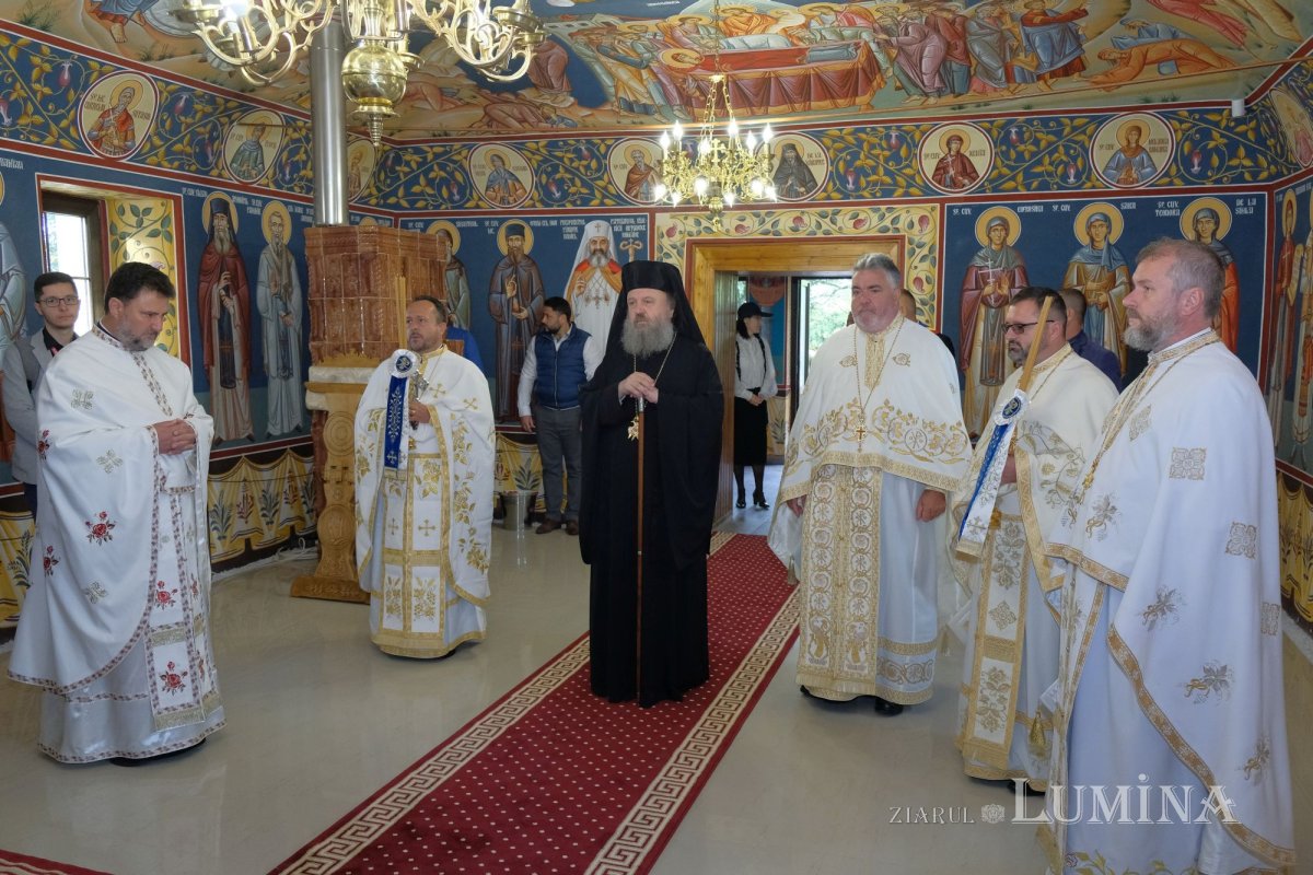 Veșmânt de har pentru o biserică prahoveană reînnoită 228210