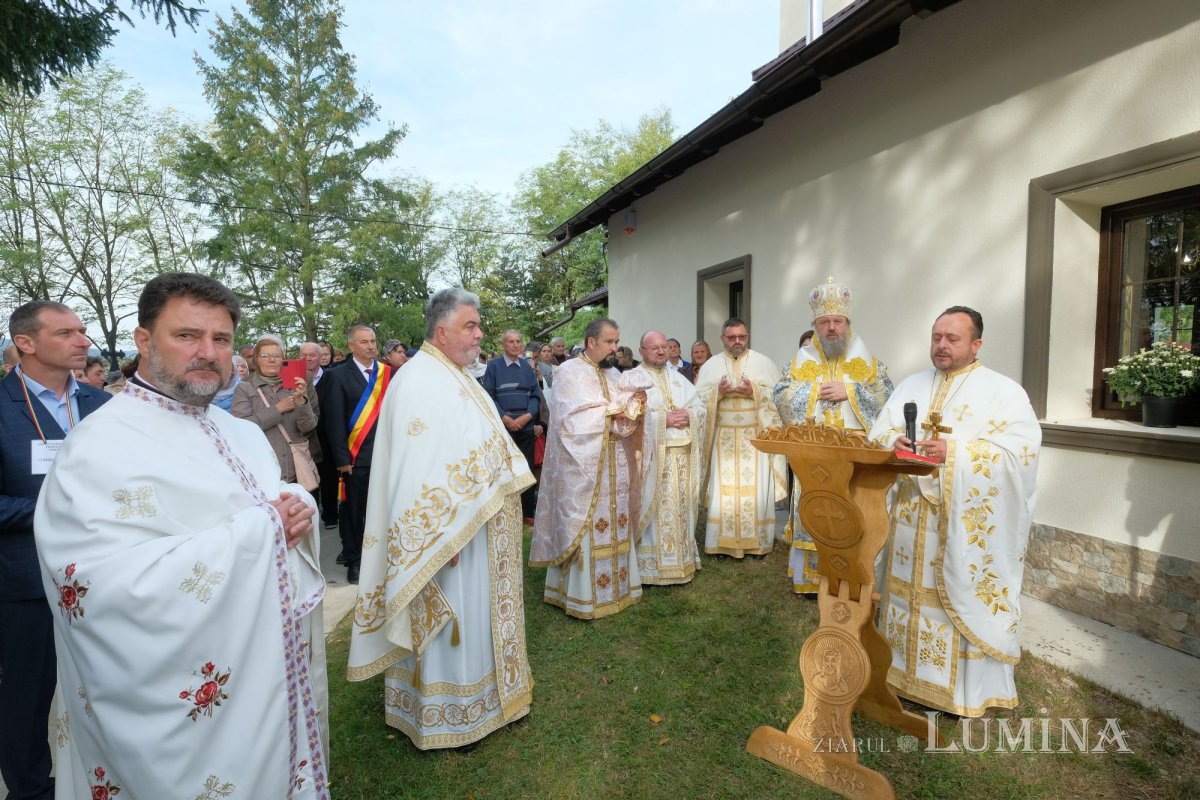 Veșmânt de har pentru o biserică prahoveană reînnoită 228216