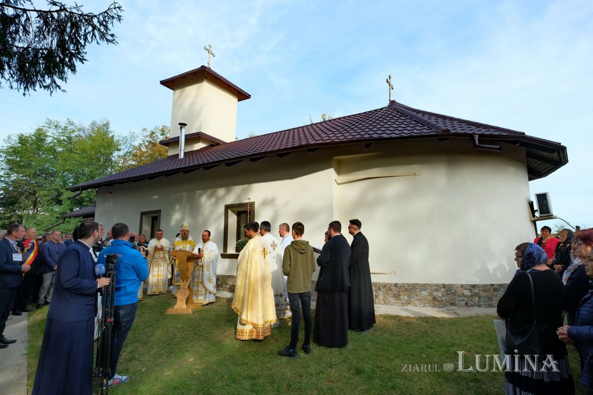 Veșmânt de har pentru o biserică prahoveană reînnoită 228217