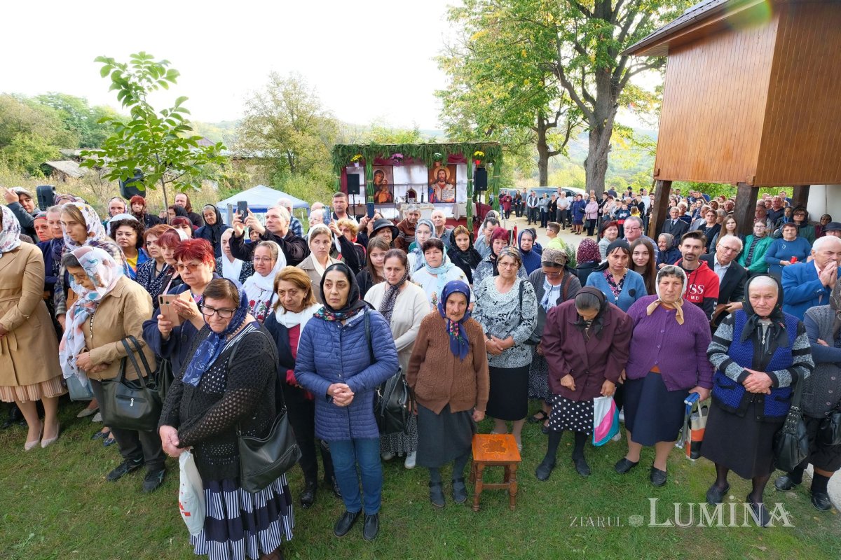 Veșmânt de har pentru o biserică prahoveană reînnoită 228218
