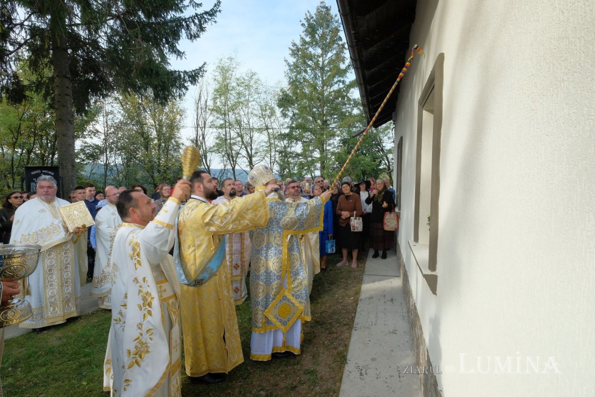 Veșmânt de har pentru o biserică prahoveană reînnoită 228219