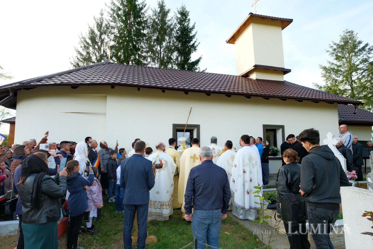 Veșmânt de har pentru o biserică prahoveană reînnoită 228221