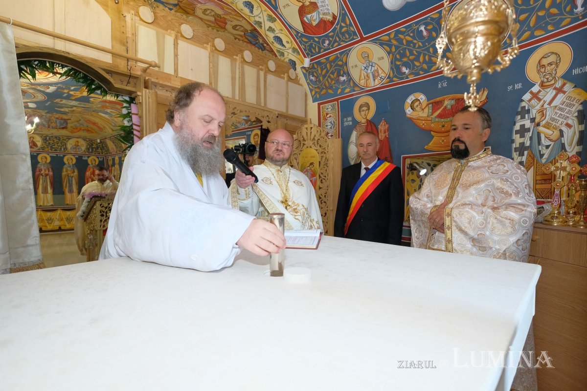 Veșmânt de har pentru o biserică prahoveană reînnoită 228224