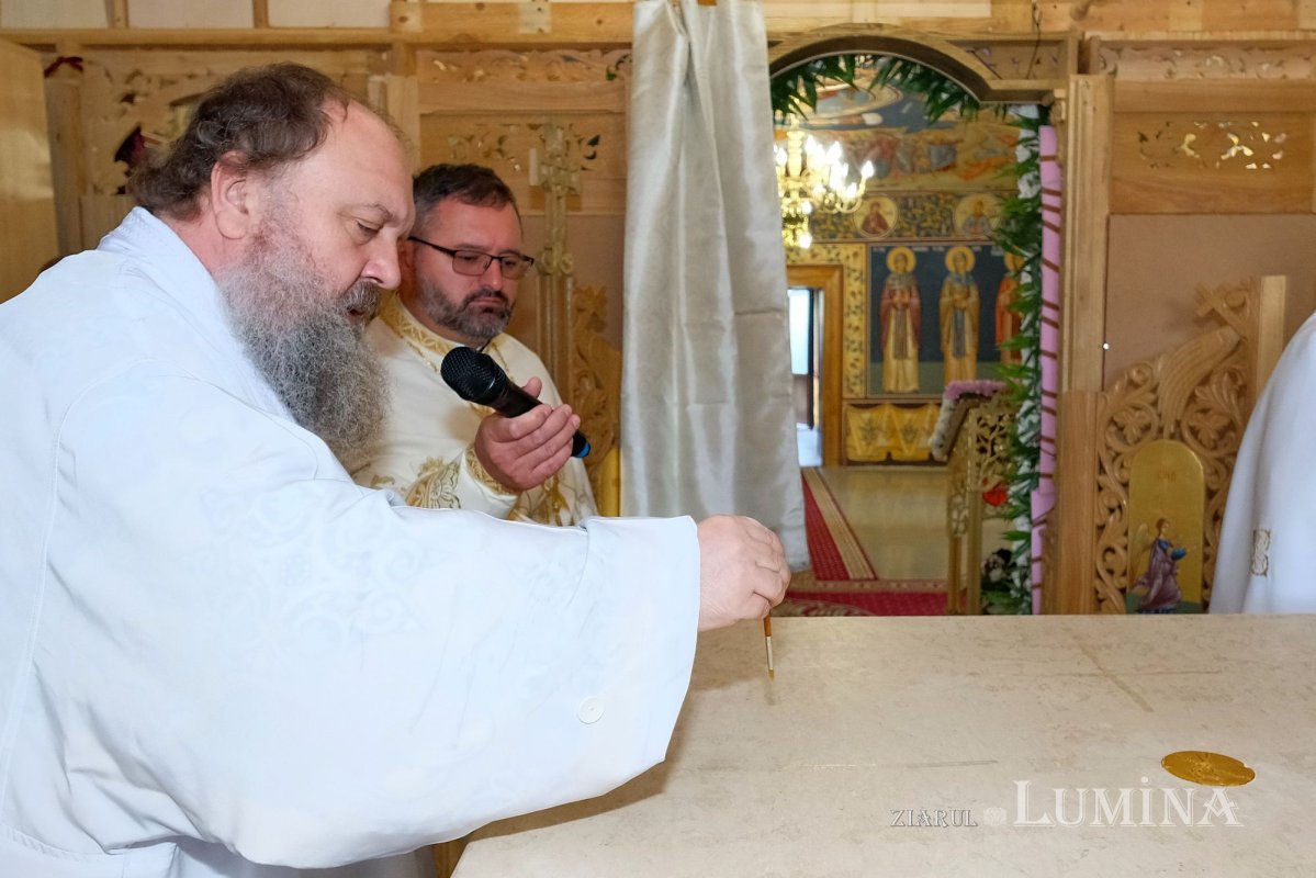 Veșmânt de har pentru o biserică prahoveană reînnoită 228225