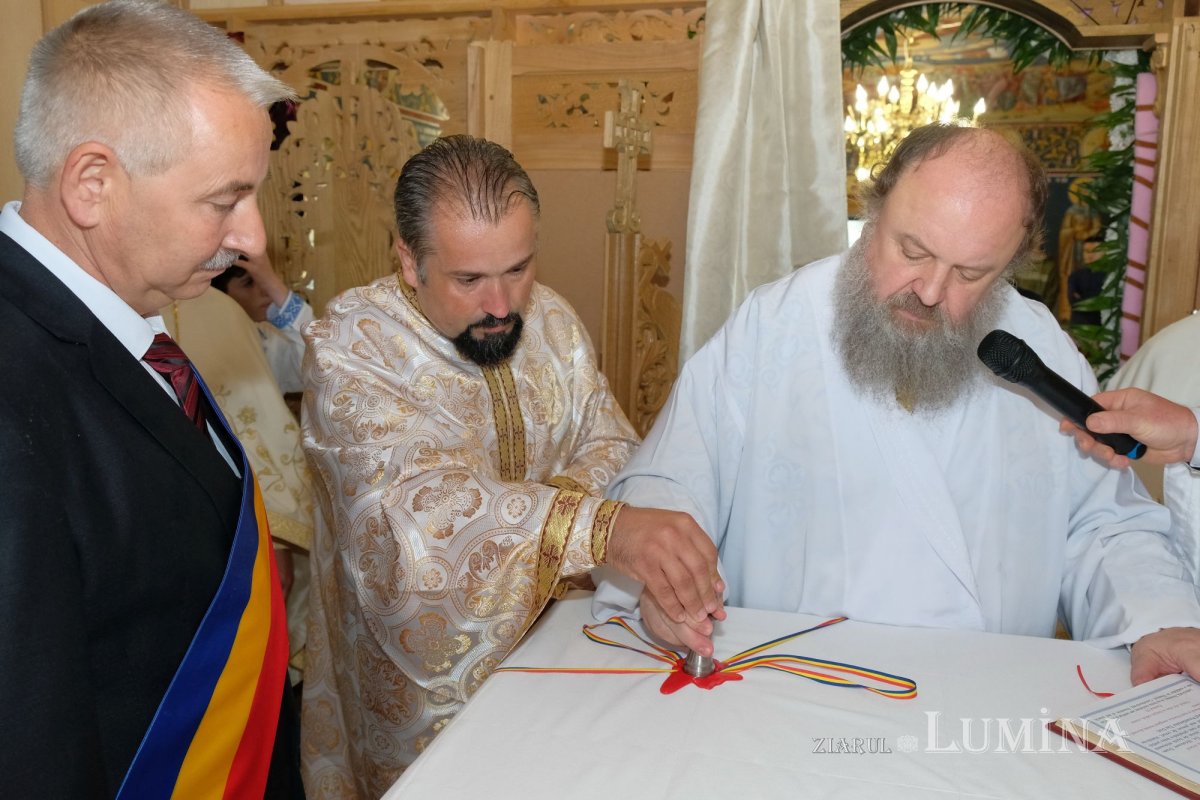 Veșmânt de har pentru o biserică prahoveană reînnoită 228227