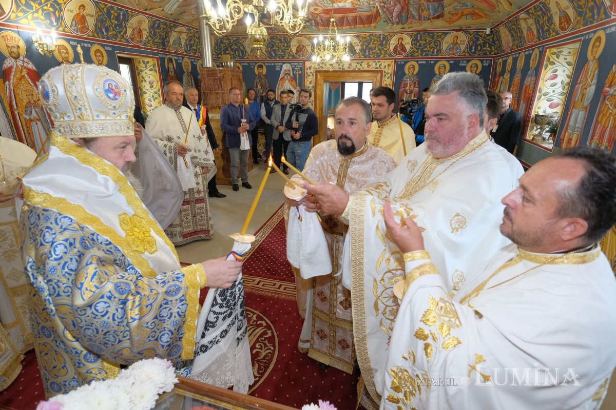 Veșmânt de har pentru o biserică prahoveană reînnoită 228229