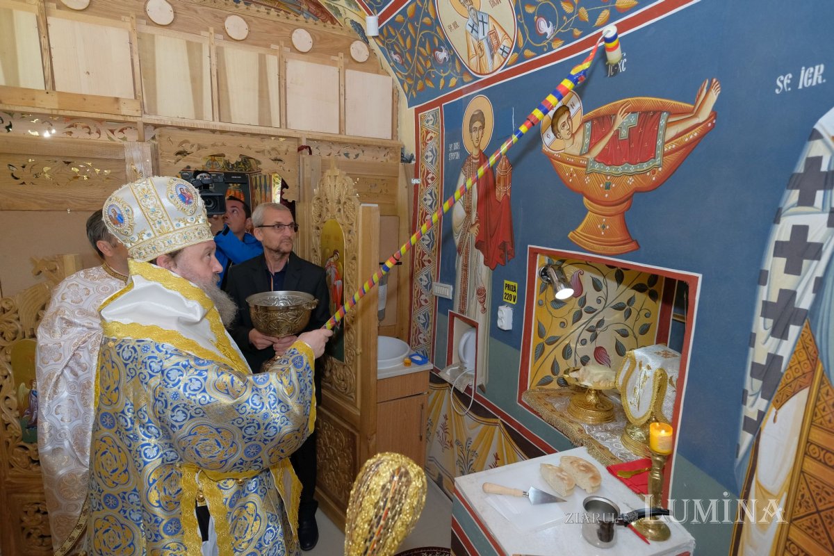 Veșmânt de har pentru o biserică prahoveană reînnoită 228230