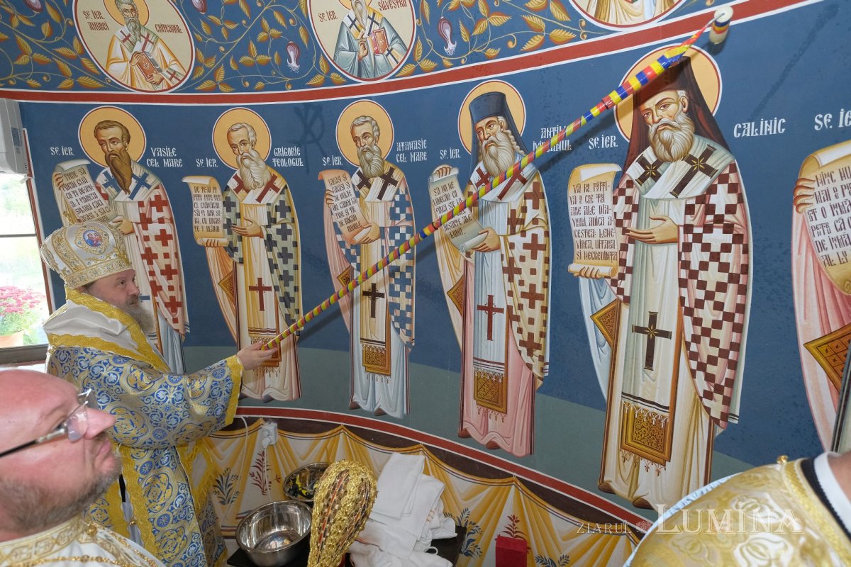 Veșmânt de har pentru o biserică prahoveană reînnoită 228231