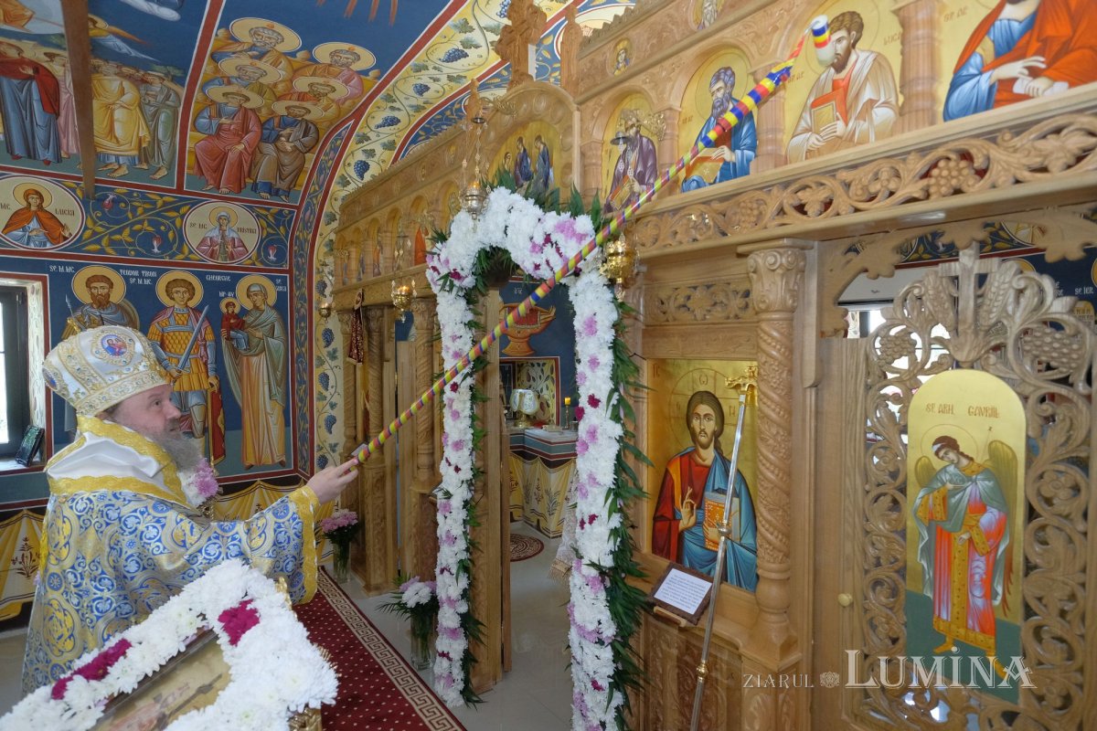 Veșmânt de har pentru o biserică prahoveană reînnoită 228232