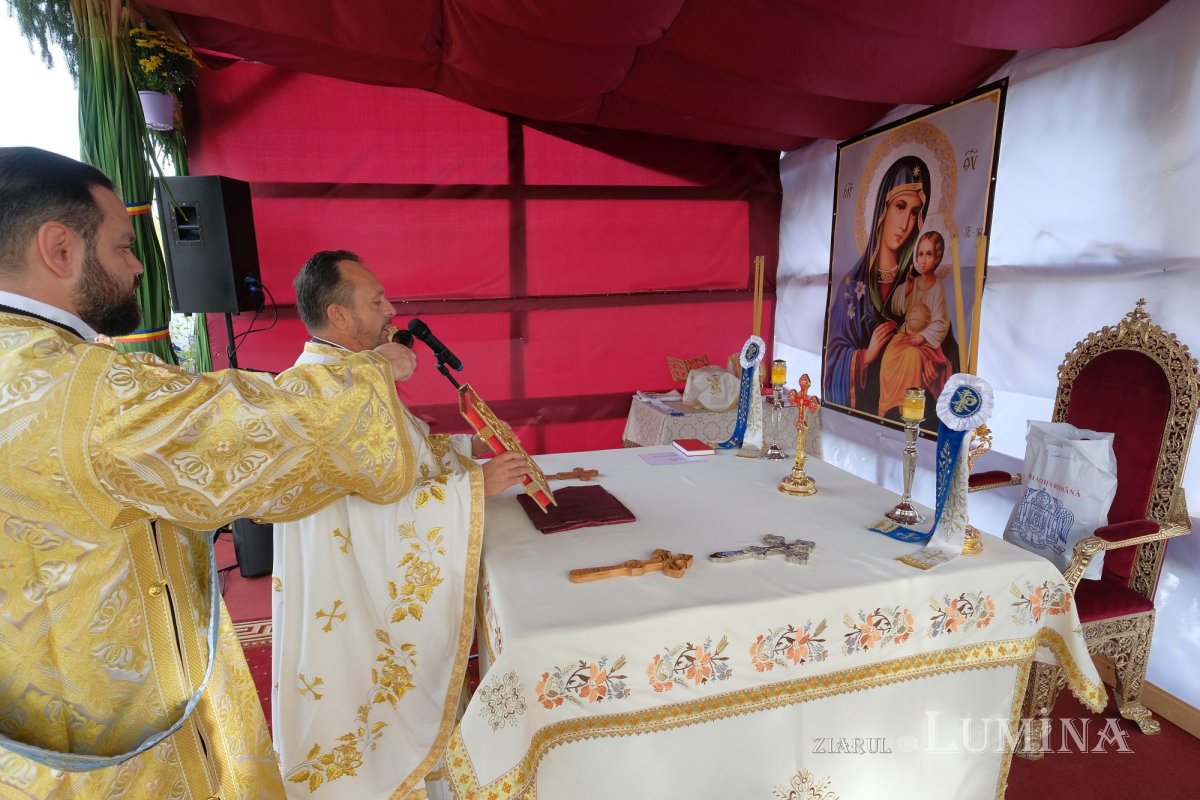 Veșmânt de har pentru o biserică prahoveană reînnoită 228237