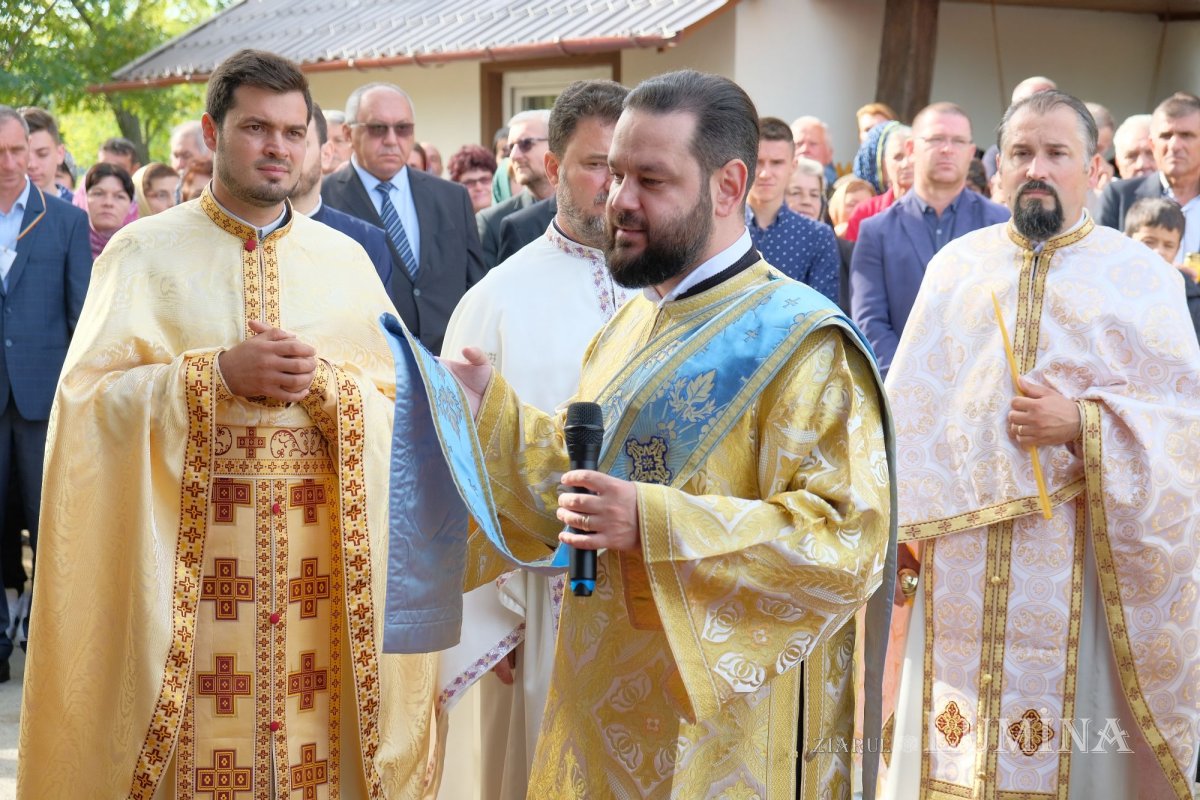 Veșmânt de har pentru o biserică prahoveană reînnoită 228239