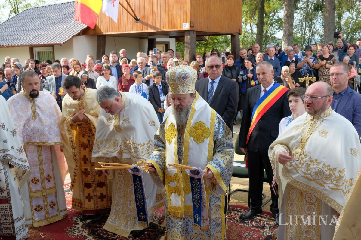Veșmânt de har pentru o biserică prahoveană reînnoită 228241