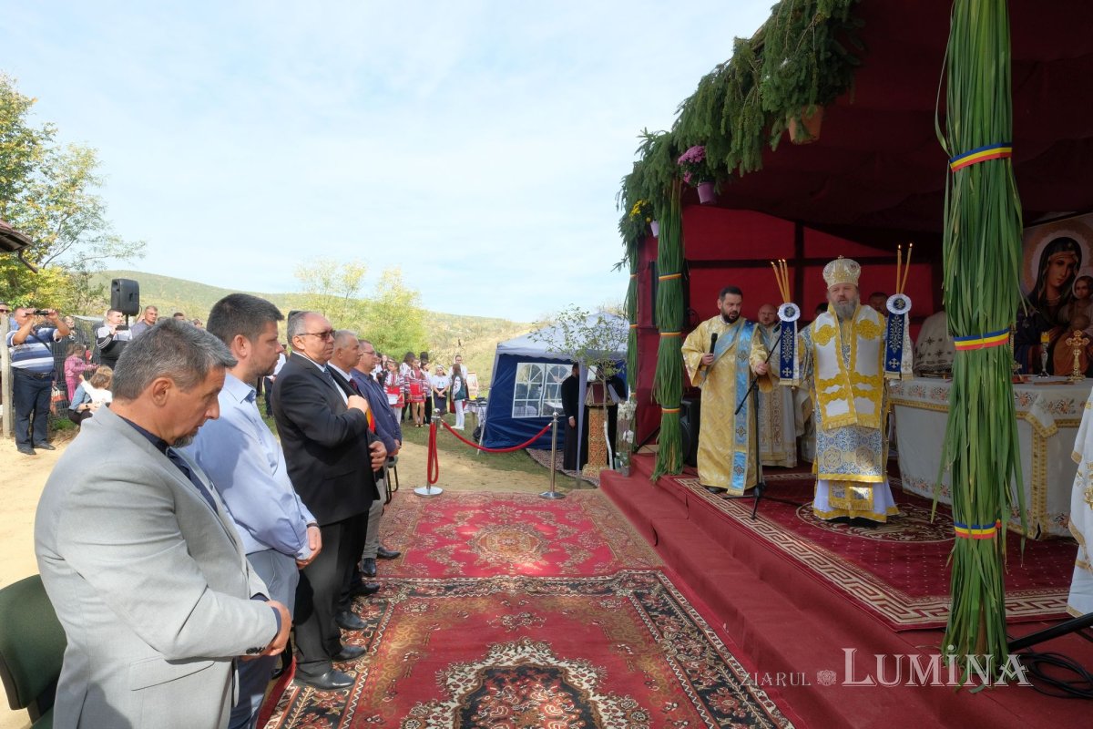 Veșmânt de har pentru o biserică prahoveană reînnoită 228242