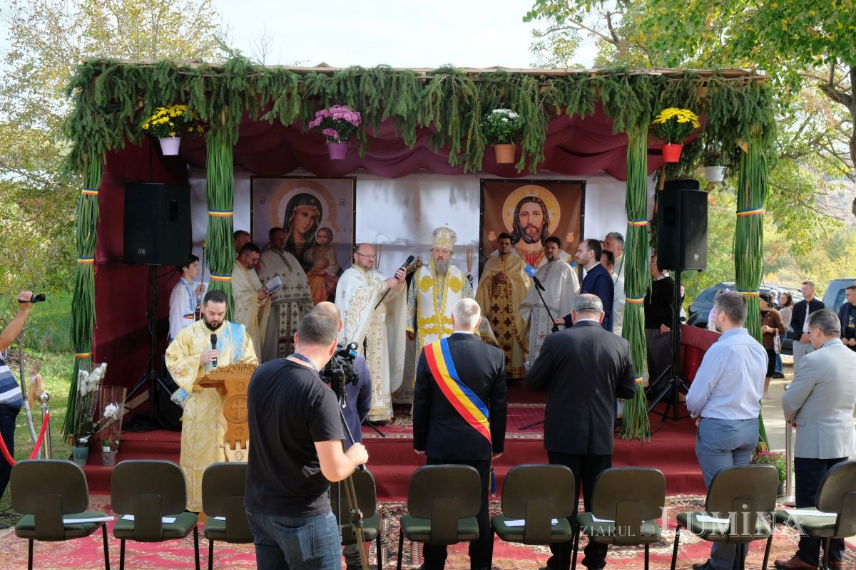 Veșmânt de har pentru o biserică prahoveană reînnoită 228245