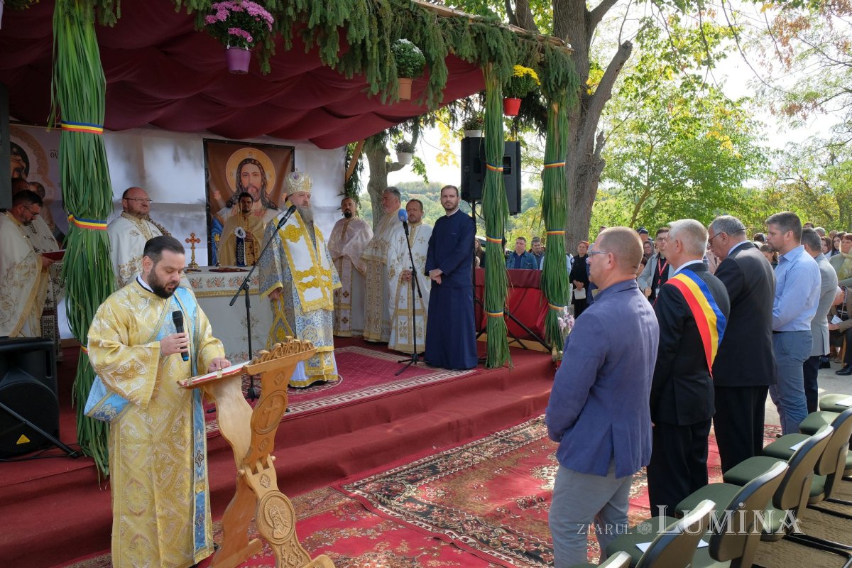 Veșmânt de har pentru o biserică prahoveană reînnoită 228246