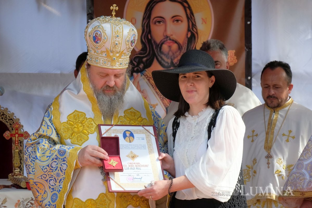 Veșmânt de har pentru o biserică prahoveană reînnoită 228249