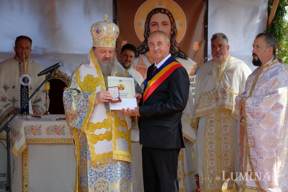 Veșmânt de har pentru o biserică prahoveană reînnoită 228250