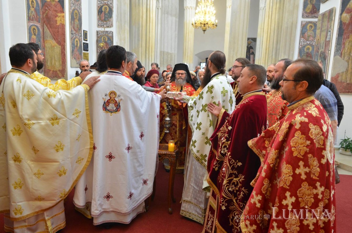 Cinstirea Sfinților Serghie și Vah la biserica Palatului Cotroceni 228796