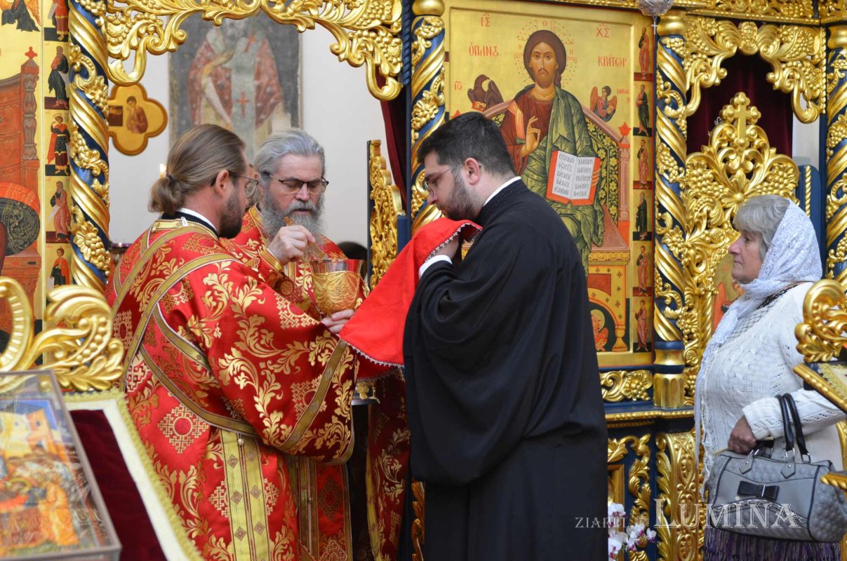 Cinstirea Sfinților Serghie și Vah la biserica Palatului Cotroceni 228819