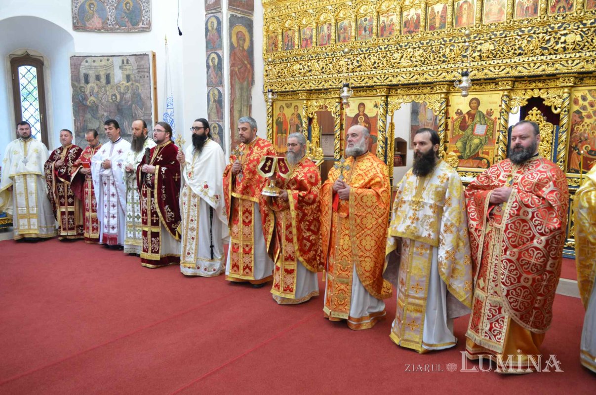 Cinstirea Sfinților Serghie și Vah la biserica Palatului Cotroceni 228824