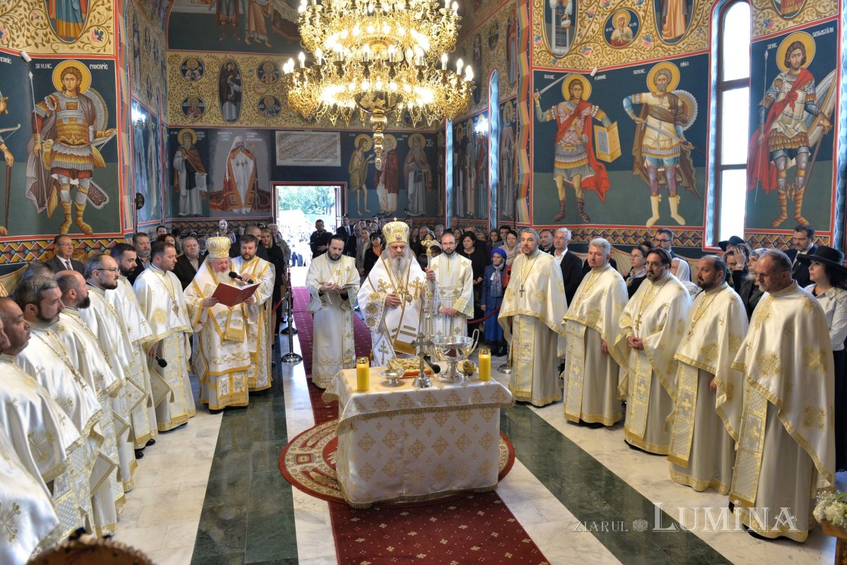 Înnoire și binecuvântare patriarhală pentru un lăcaș de închinare bucureștean 228954