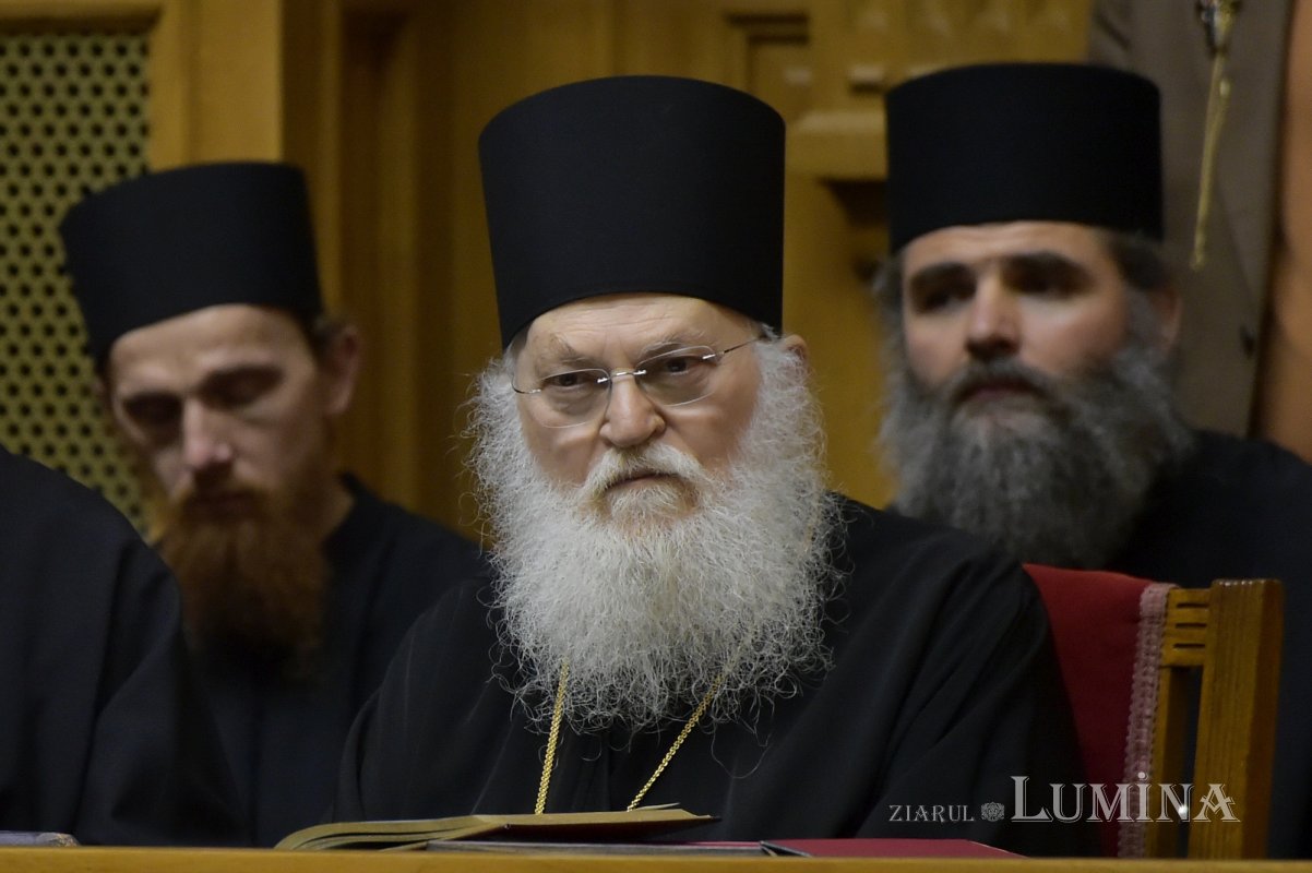 Ediție bilingvă a Noului Testament prezentată la Palatul Patriarhiei 229189
