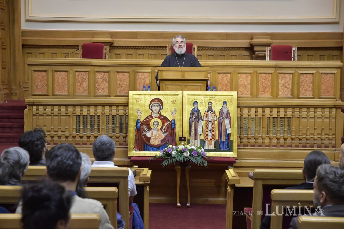 Ediție bilingvă a Noului Testament prezentată la Palatul Patriarhiei 229199