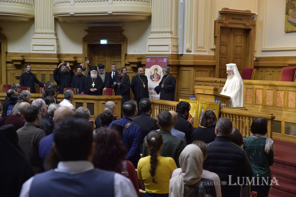 Ediție bilingvă a Noului Testament prezentată la Palatul Patriarhiei 229229