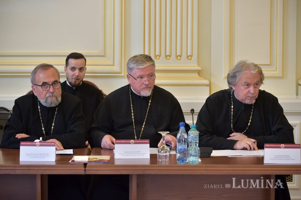 A doua zi a simpozionului internaţional dedicat rugăciunii 229372