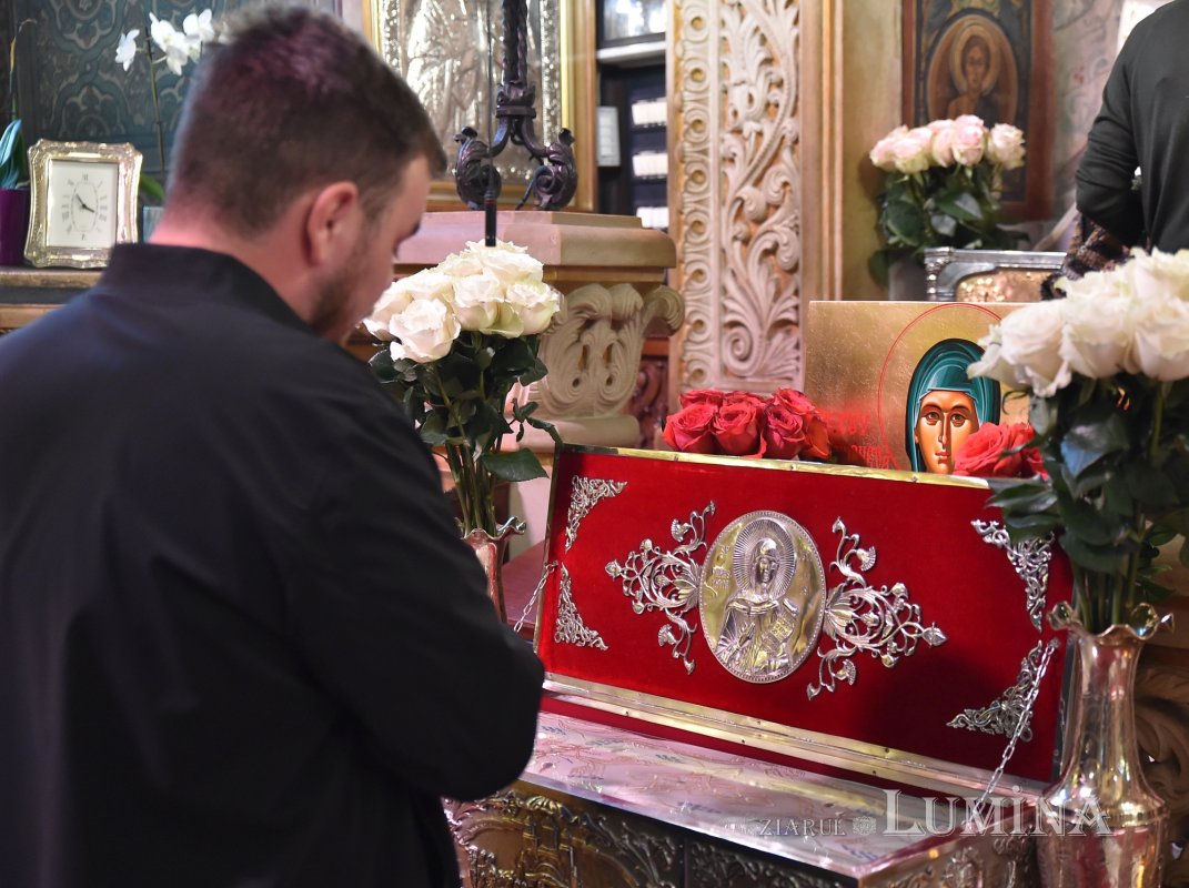 Laudă de seară adusă Cuvioasei Parascheva la Catedrala Patriarhală 229783