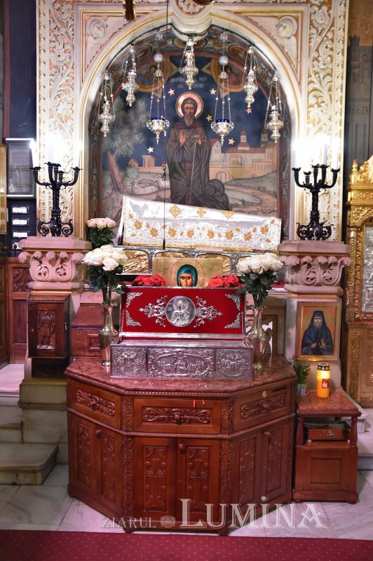 Laudă de seară adusă Cuvioasei Parascheva la Catedrala Patriarhală 229784