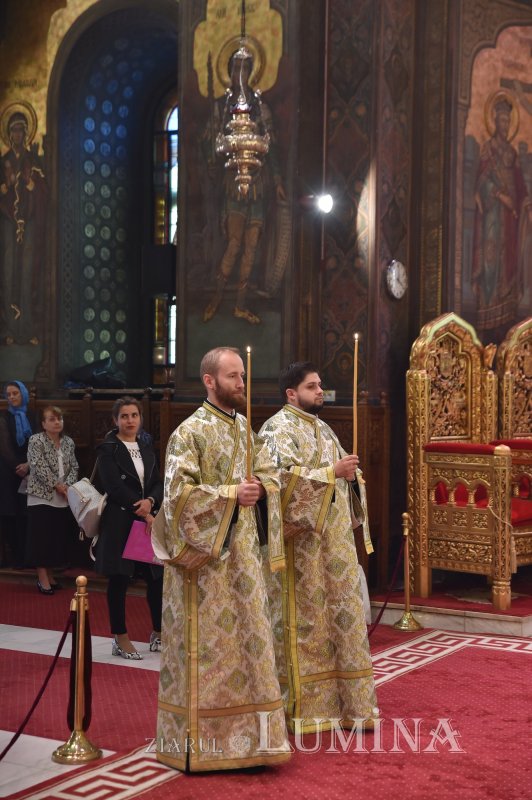 Laudă de seară adusă Cuvioasei Parascheva la Catedrala Patriarhală 229786
