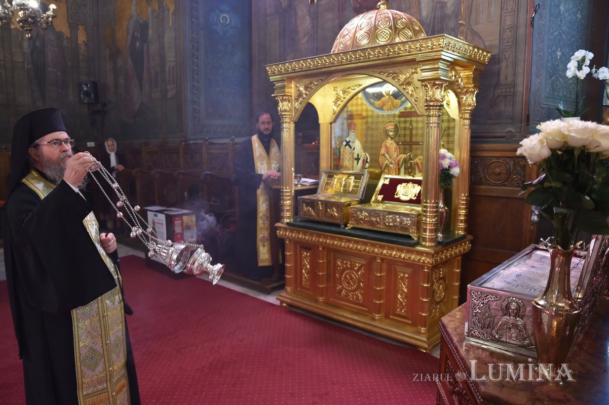 Laudă de seară adusă Cuvioasei Parascheva la Catedrala Patriarhală 229788