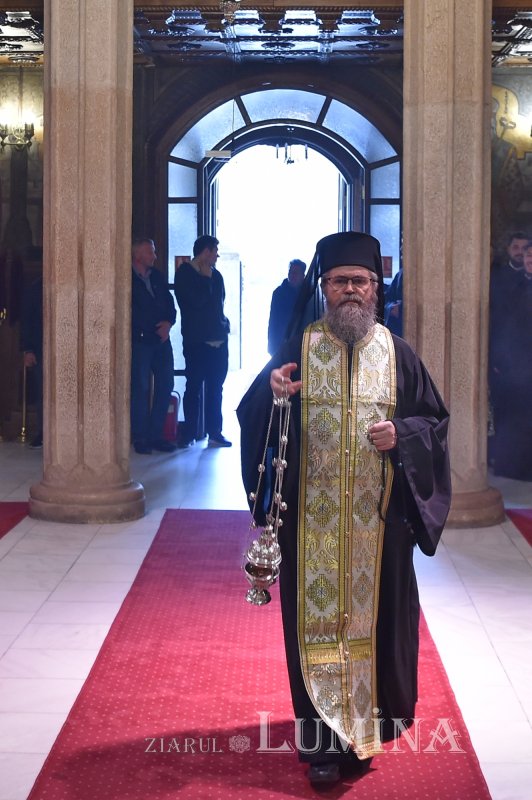 Laudă de seară adusă Cuvioasei Parascheva la Catedrala Patriarhală 229790